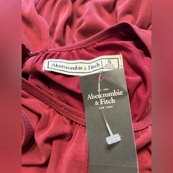 ABERCROMBIE & FITCH | ♥️Cold Shoulder Long-Sleeved Ruffled Blouse NWT - Picture 8 of 10